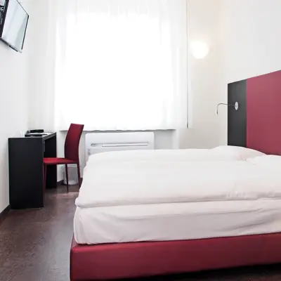 Powrmatic Vision 3.1 DW/H Air Conditioner with 1kW Heater Hotel Room